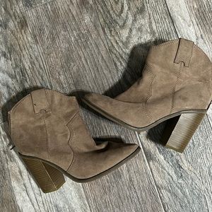 Raelin Western Ankle Boots
